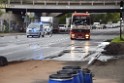 LKW blieb unter Bruecke haengen Koeln Ehrenfeld Innere Kanalstr Hornstr P435